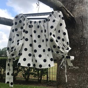 Balloon sleeves with bows